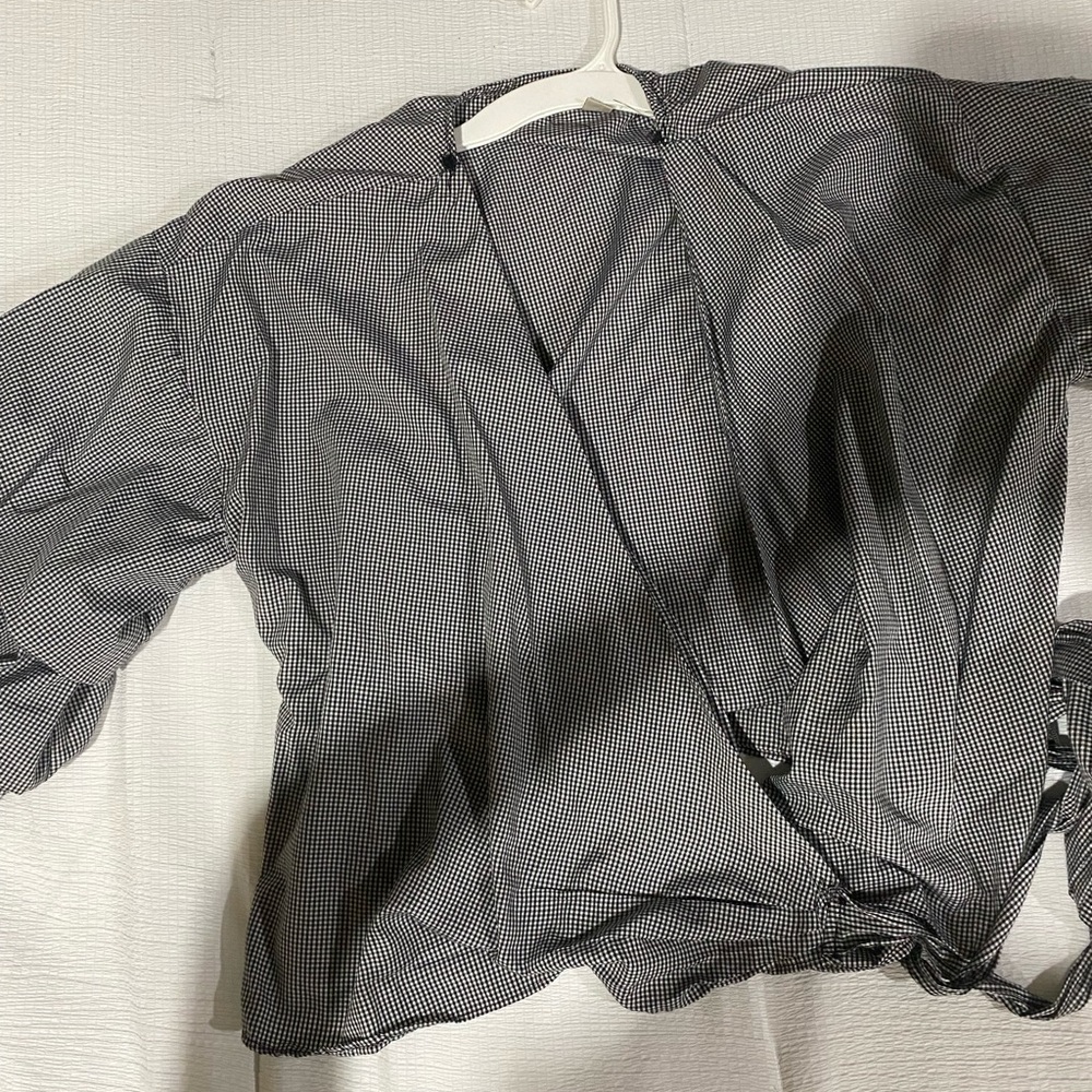 Beautiful Blouse Ruffle Sleeves - Picture 5 of 8